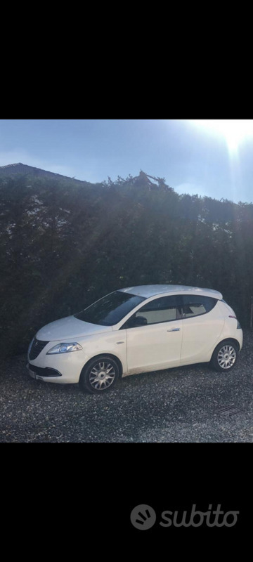 Usato 2011 Lancia Ypsilon Benzin (7.000 €)