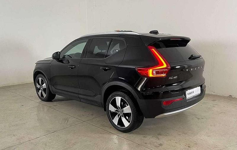 Usata Volvo XC40 Momentum 197 CV (144 kW) 2021 Nero SUV