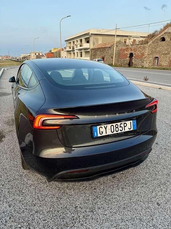 Usata Tesla Model 3 RWD 235 kW (320 CV) 2025 Grigio Berlina