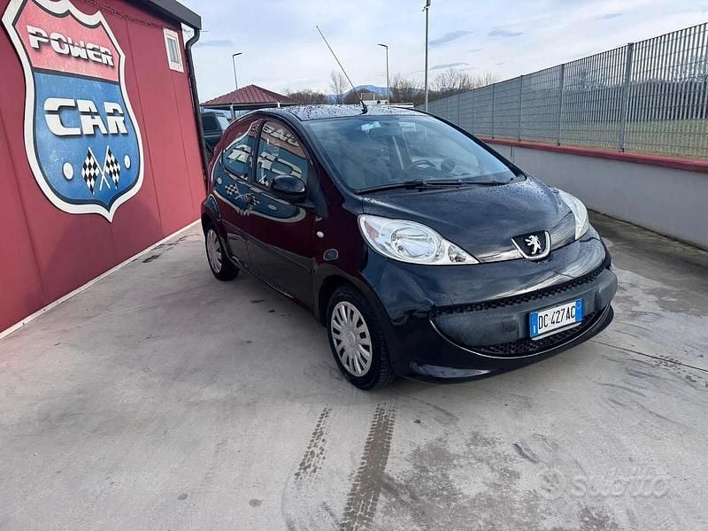 Nero Usata 2006 Peugeot 107 Due volumi | 2200 € (Ottimo prezzo) - Immagine 1/4