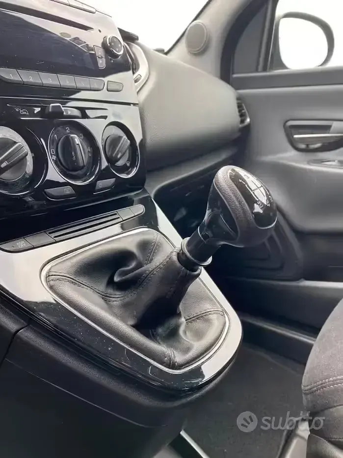 Usata Lancia Ypsilon Gold 95 CV (69 kW) 2015 Grigio Utilitaria
