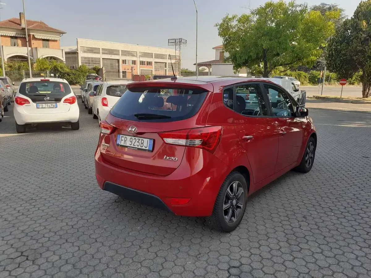 Usata Hyundai ix20 Xpossible 90 CV (66 kW) 2018 Rosso Utilitaria