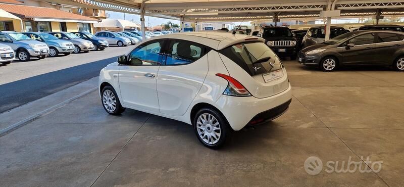 Usata Lancia Ypsilon 95 CV (69 kW) 2012 Bianco Utilitaria