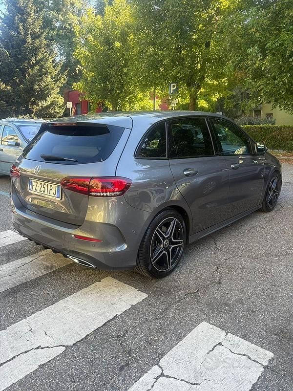 Usata Mercedes B200 AMG 163 CV (119 kW) 2019 Grigio Monovolume