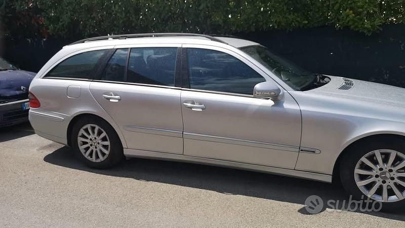 Grigio Usata 2007 Mercedes E220 Elegance Station wagon | 1800 € (Super prezzo) - Immagine 1/4