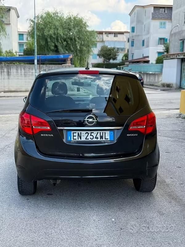 Usata Opel Meriva Cosmo 95 CV (69 kW) 2013 Nero Monovolume