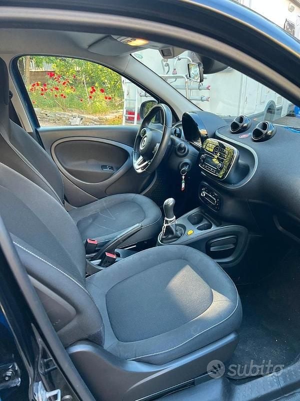 Blu Usata 2020 Smart ForFour Utilitaria | 11.000 € (Buon prezzo) - Immagine 1/4