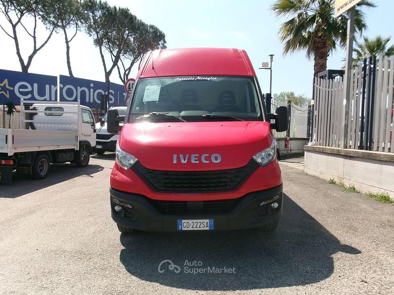 Usata Iveco Daily 136 CV (100 kW) 2021 Rosso Furgone