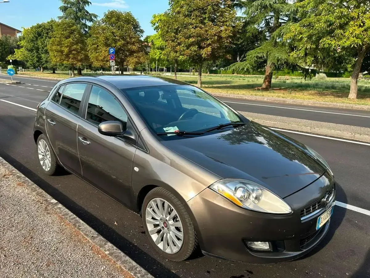 Usata Fiat Bravo Emotion 120 CV (88 kW) 2007 Marrone Utilitaria