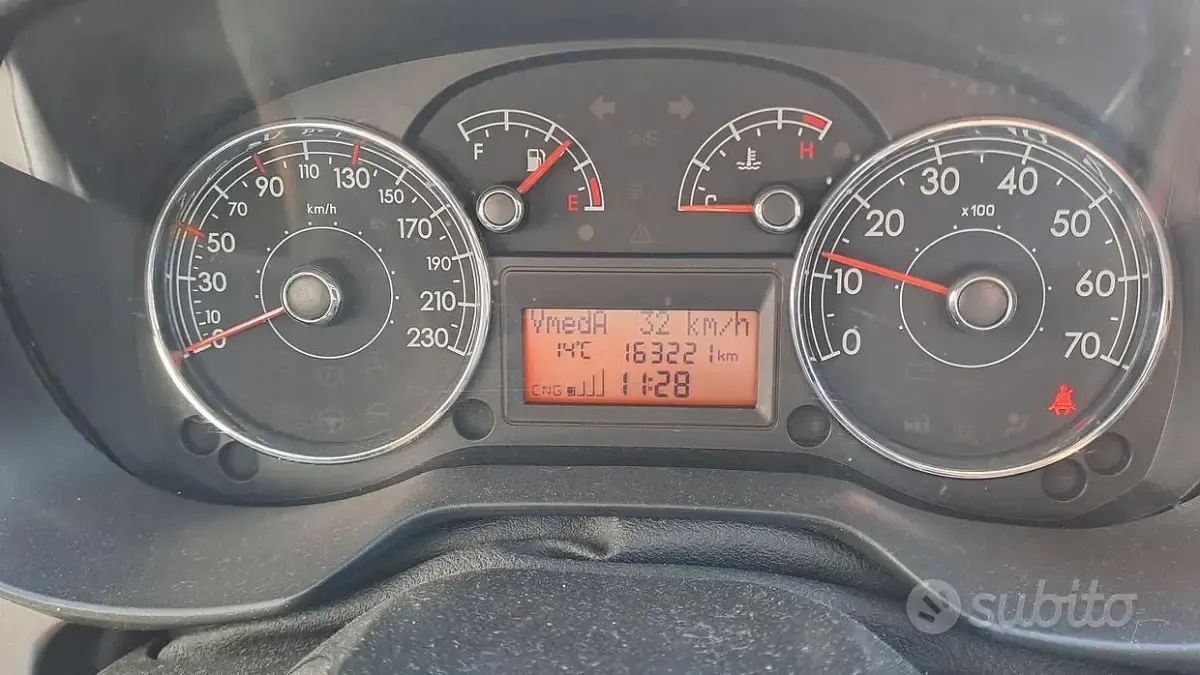 Usata Fiat Grande Punto 77 CV (56 kW) 2013 Bianco Utilitaria