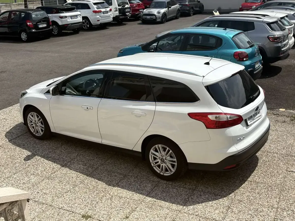 Usata Ford Focus 116 CV (85 kW) 2013 Bianco Station wagon