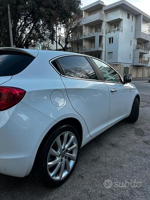 Usata Alfa Romeo Giulietta Super 120 CV (88 kW) 2016 Bianco Berlina