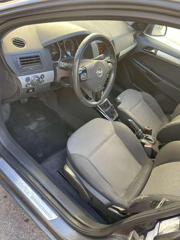 Usata Opel Astra Enjoy 116 CV (85 kW) 2010 Grigio Station wagon