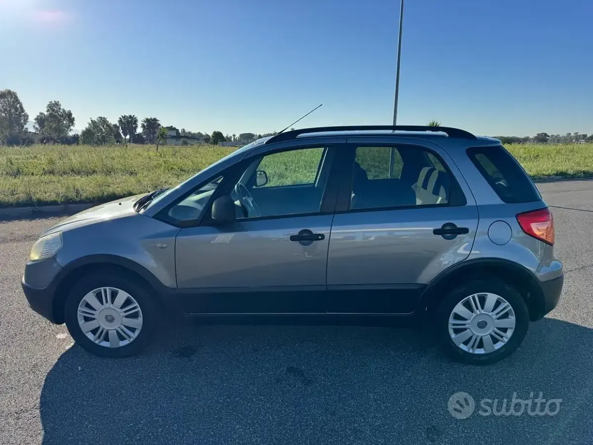Usata Fiat Sedici Emotion 120 CV (88 kW) 2012 Grigio SUV