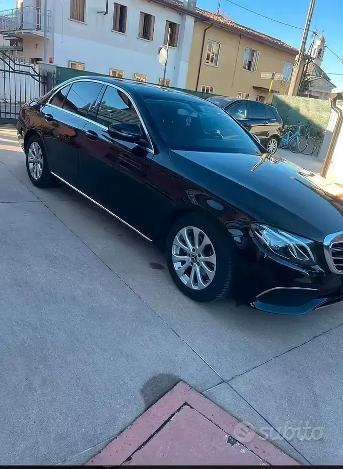 Usata Mercedes E220 Premium 194 CV (142 kW) 2018 Nero Station wagon
