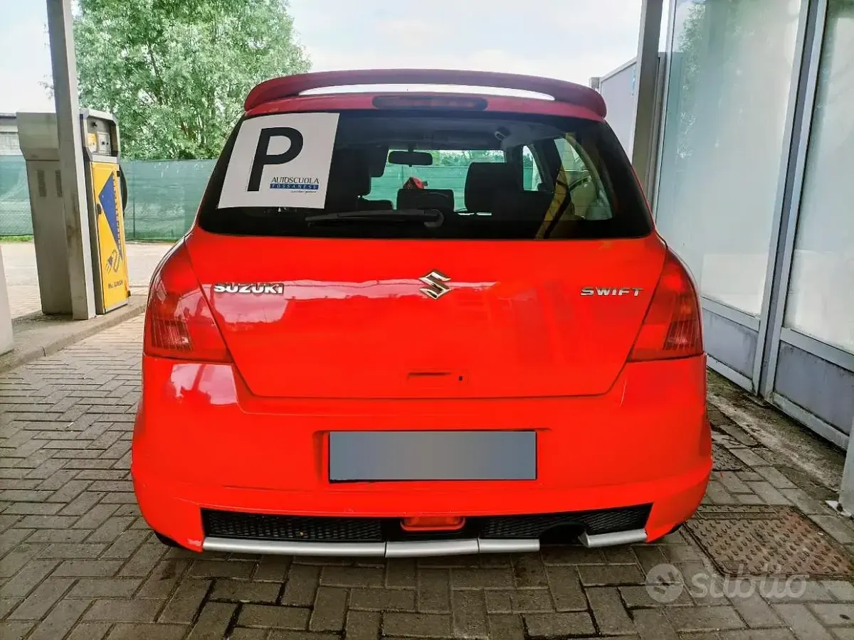 Usata Suzuki Swift 92 CV (67 kW) 2005 Rosso Utilitaria