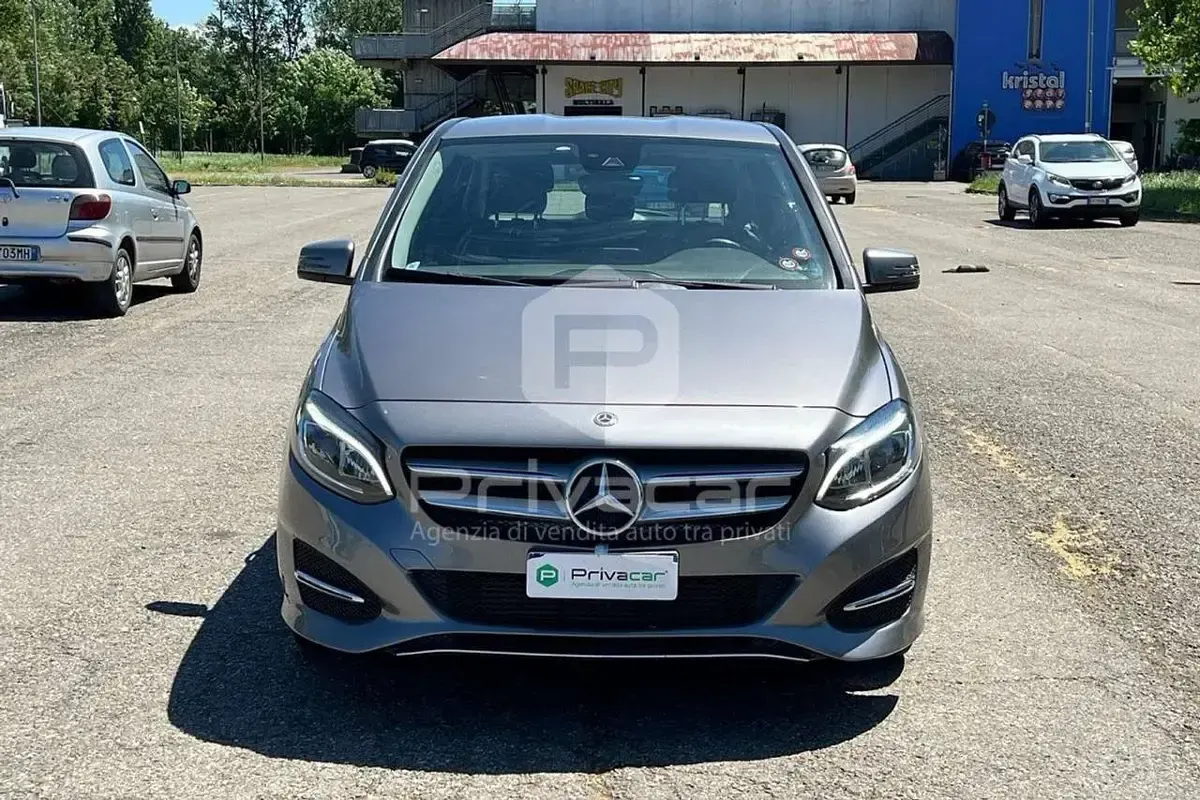 Usata Mercedes B180 Premium 109 CV (80 kW) 2017 Grigio Utilitaria
