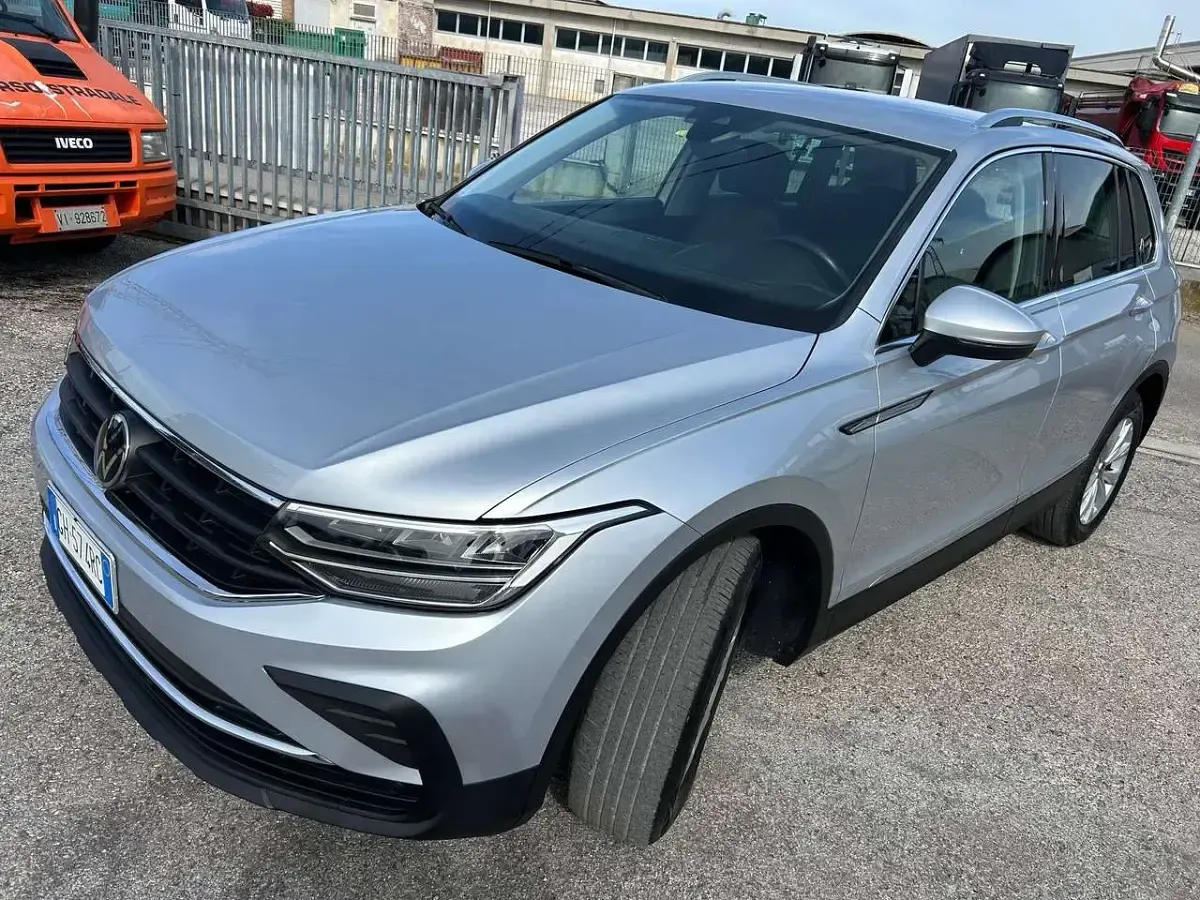 Usata VW Tiguan Life 150 CV (110 kW) 2022 Argento SUV