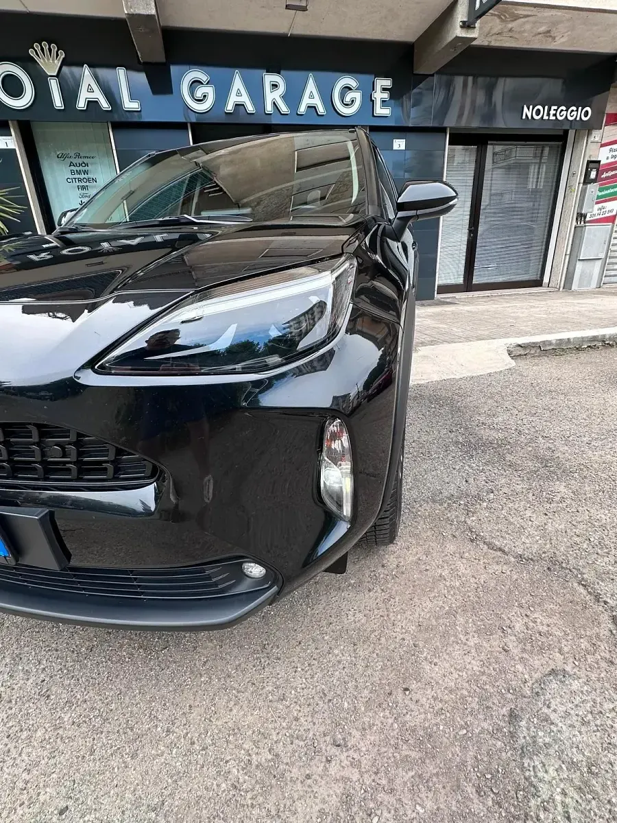 Usata Toyota Yaris Hybrid Business Edition 92 CV (67 kW) 2022 Nero Station wagon