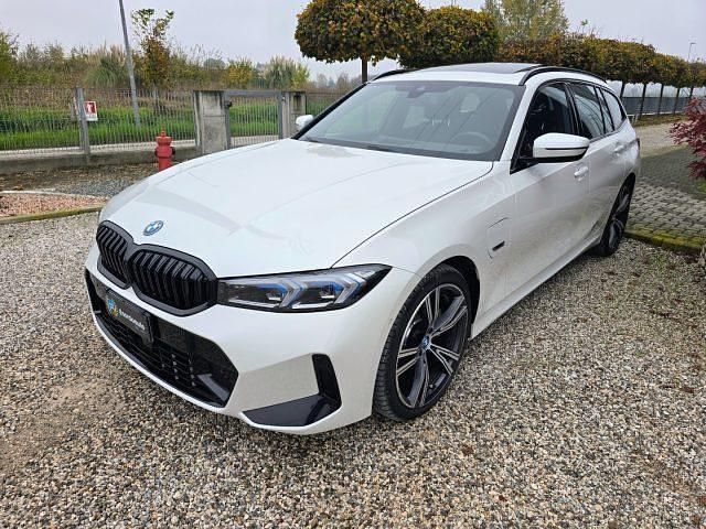 Usata BMW 330e M Sport 292 CV (214 kW) 2023 Bianco Station wagon