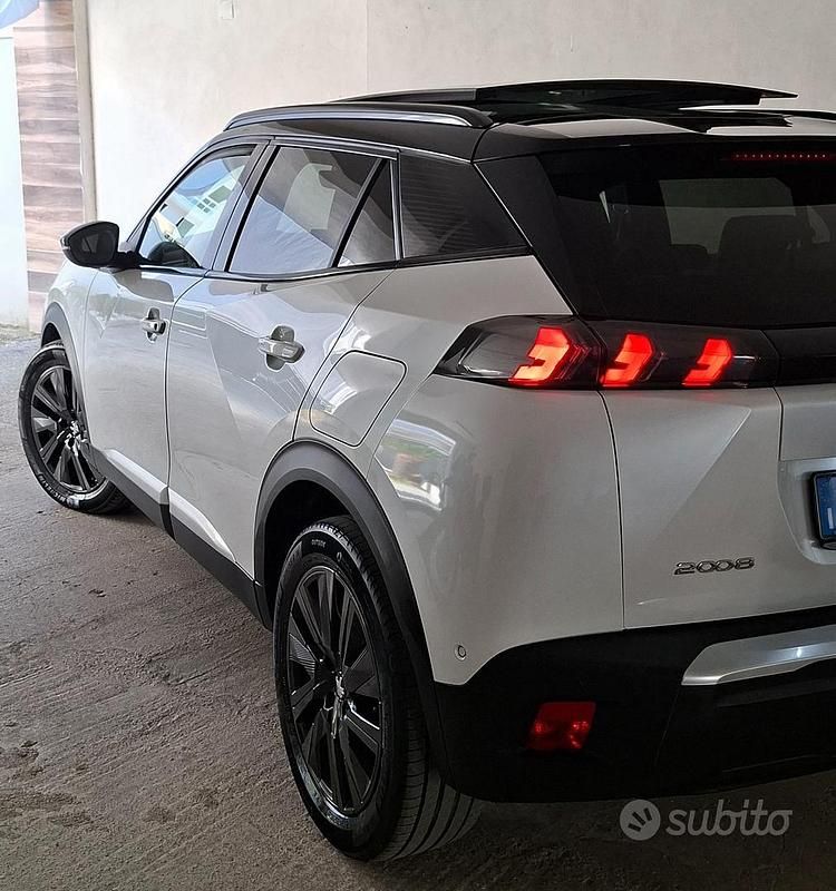 Bianco Usata 2020 Peugeot 2008 GT-line SUV | 21.000 € (Molto cara) - Immagine 1/4
