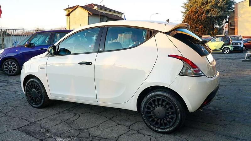 Usata Lancia Ypsilon 69 CV (50 kW) 2019 Bianco Utilitaria