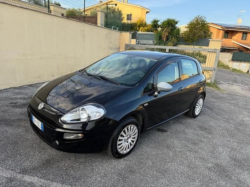 Nero Usata 2011 Fiat Punto Evo Active Due volumi | 2700 € (Buon prezzo) - Immagine 1/4