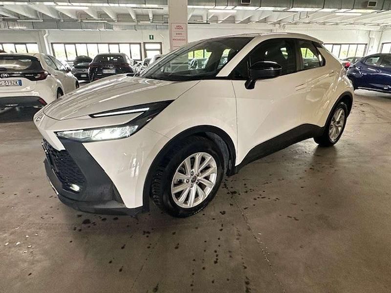 Usata Toyota C-HR Active 98 CV (72 kW) 2024 Bianco SUV