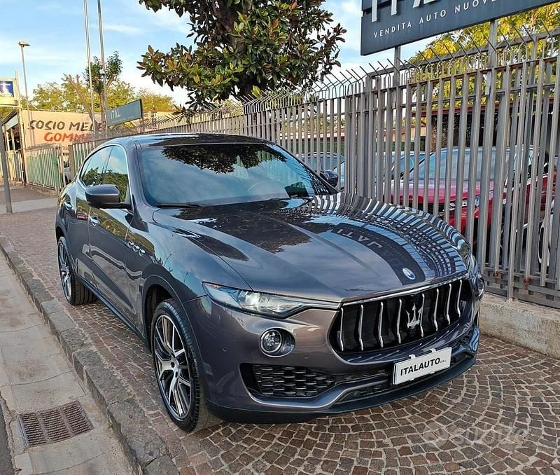 Usata Maserati Levante 250 CV (183 kW) 2017 Grigio SUV
