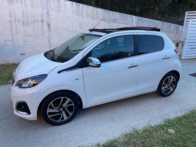 Bianco Usata 2014 Peugeot 108 Allure Tre volumi | 7900 € (Cara) - Immagine 1/4