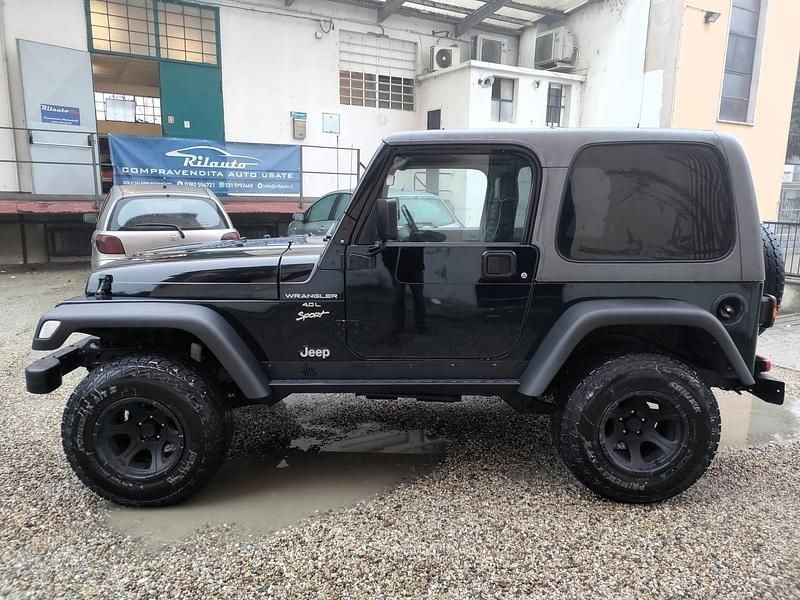 Usata Jeep Wrangler Sport 177 CV (130 kW) 2000 Nero SUV