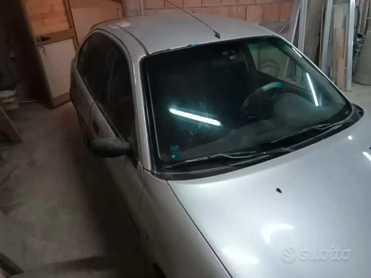 Usata Rover 220 105 CV (77 kW) 1998 Grigio Berlina