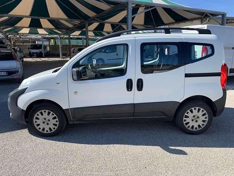 Begagnad Peugeot Bipper Outdoor 75 HK (55 kW) 2011 Vit Minibuss