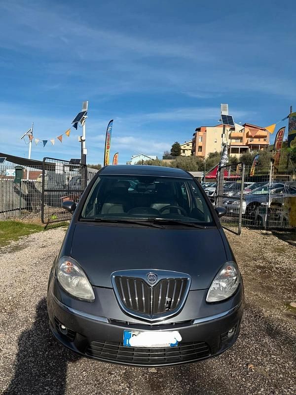 Usata Lancia Musa Gold 95 CV (69 kW) 2010 Grigio Monovolume