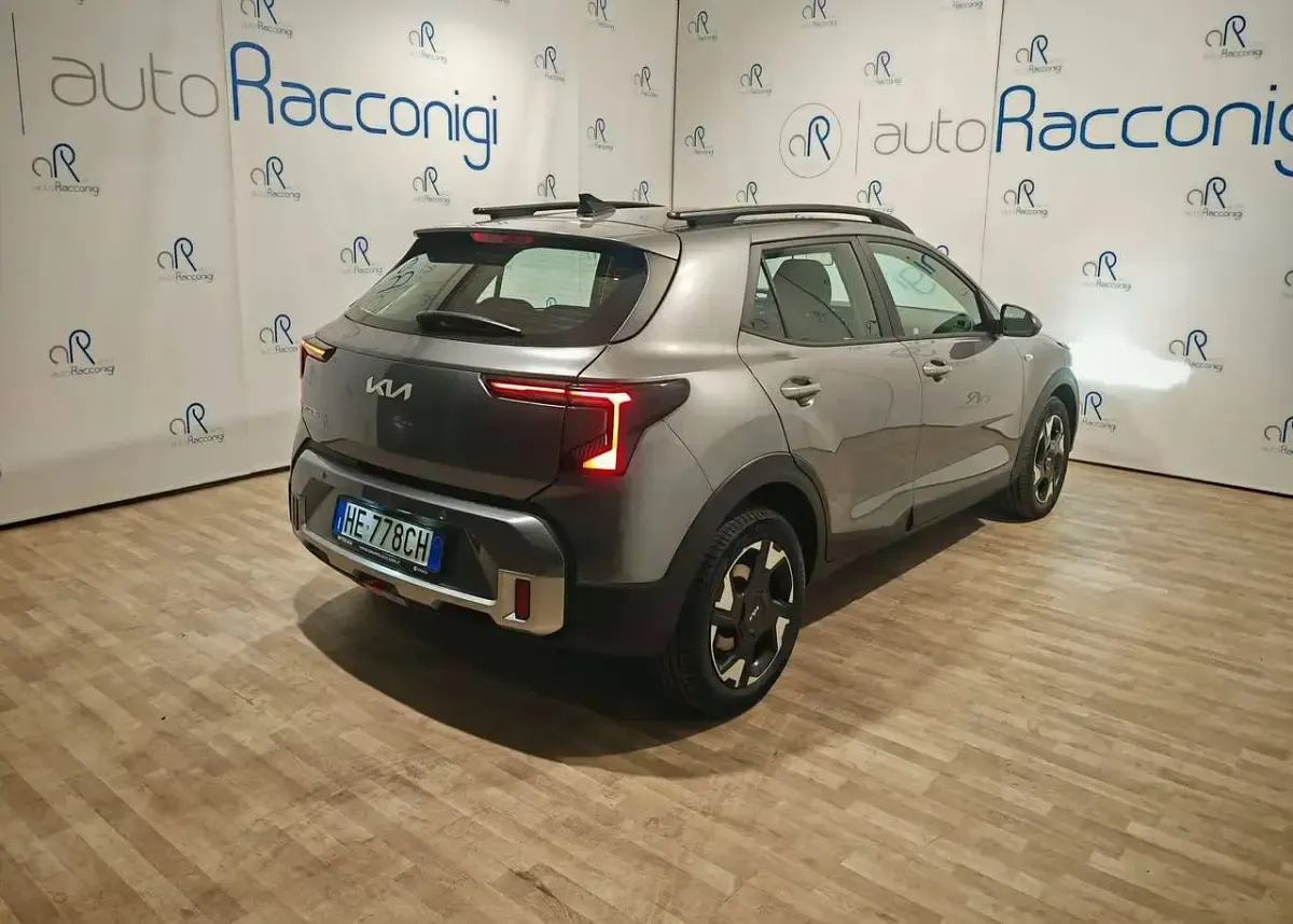 Usata Kia Stonic Urban 101 CV (74 kW) 2026 Grigio SUV