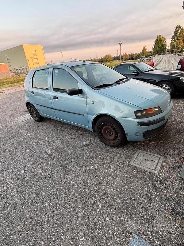 Usata Fiat Punto 60 CV (44 kW) 2003 Blu Utilitaria