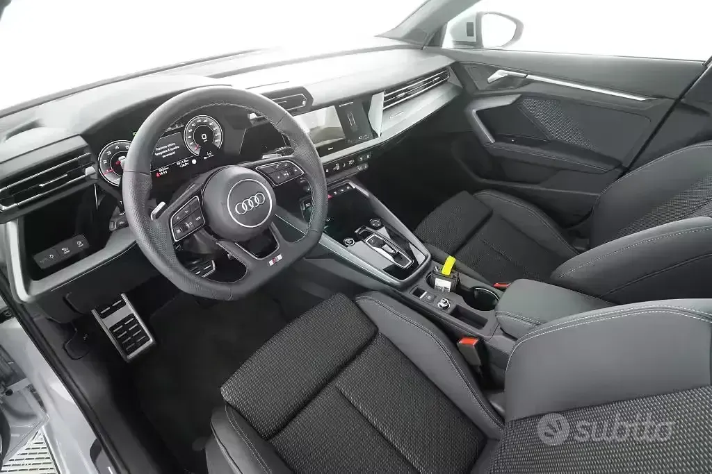 Käytetty Audi A3 e-tron Ambiente 150 HP (110 kW) 2025 Harmaa Viistoperä