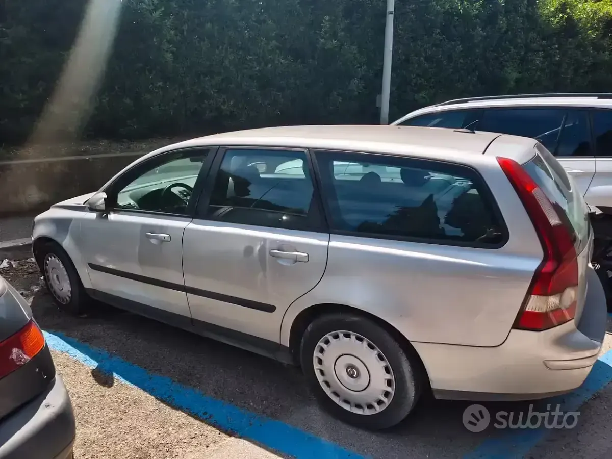 Usata Volvo V50 136 CV (100 kW) 2004 Grigio Station wagon