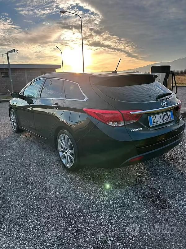 Usata Hyundai i40 136 CV (100 kW) 2012 Nero Station wagon