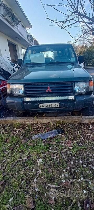 Verde Usata 1996 Mitsubishi Pajero SUV | 4850 € (Super prezzo) - Immagine 1/4
