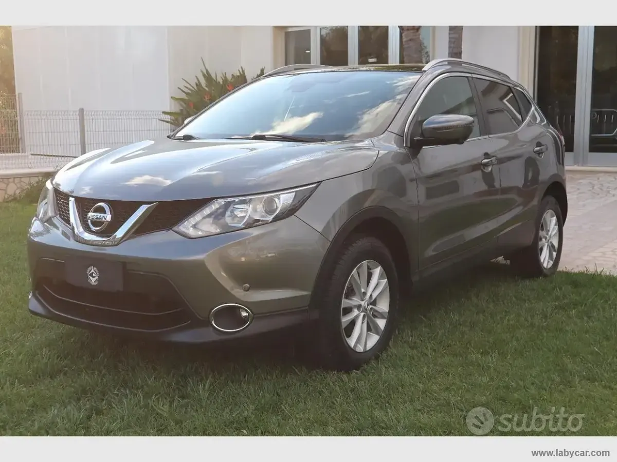 Usata Nissan Qashqai N-Connecta 110 CV (80 kW) 2017 Grigio SUV