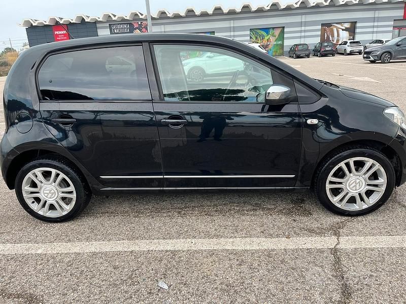 Usata VW up! Highline 68 CV (50 kW) 2014 Nero Utilitaria