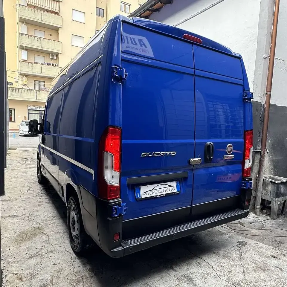 Usata Fiat Ducato 131 CV (96 kW) 2021 Blu/azzurro Furgone