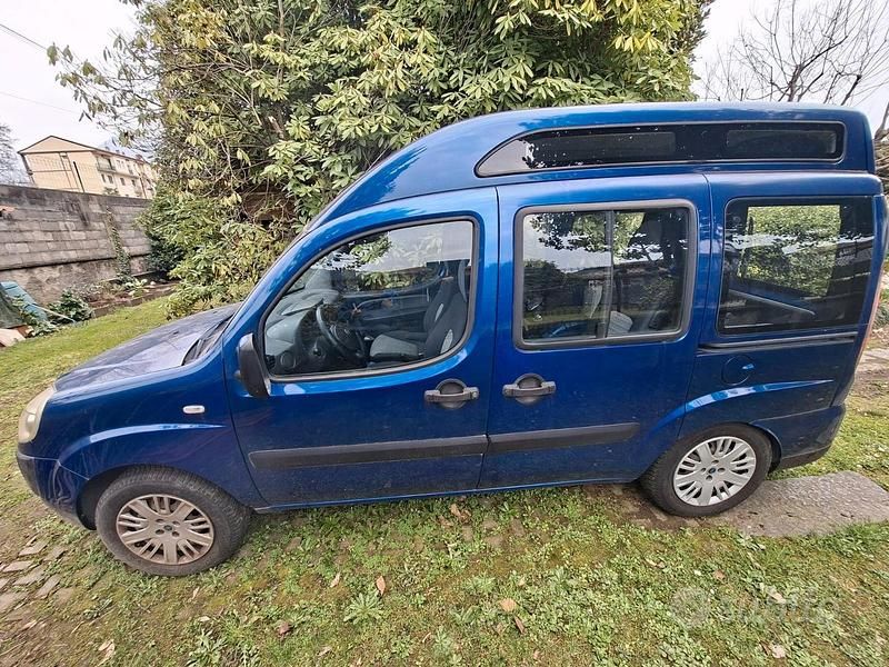 Usata Fiat Doblò 105 CV (77 kW) 2007 Blu Monovolume