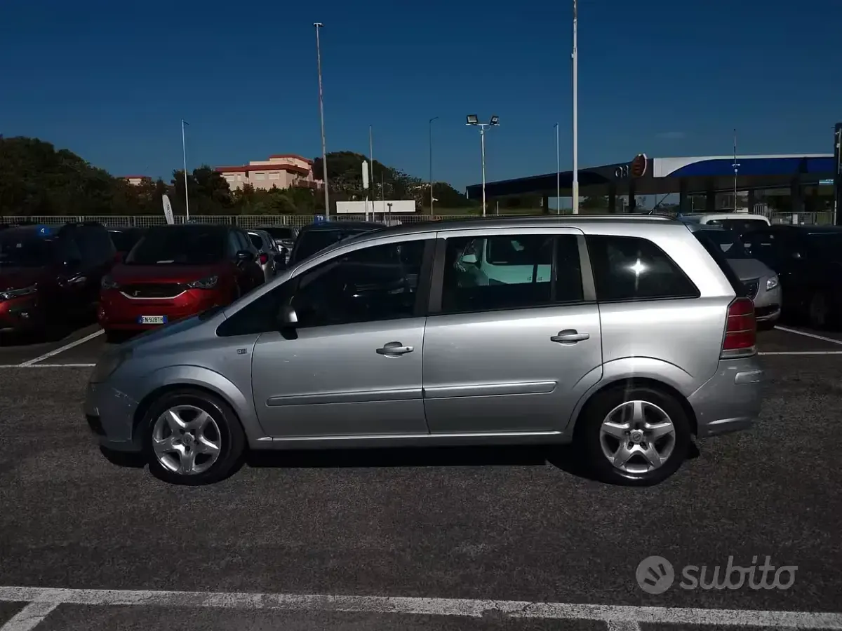 Usata Opel Zafira 120 CV (88 kW) 2007 Monovolume