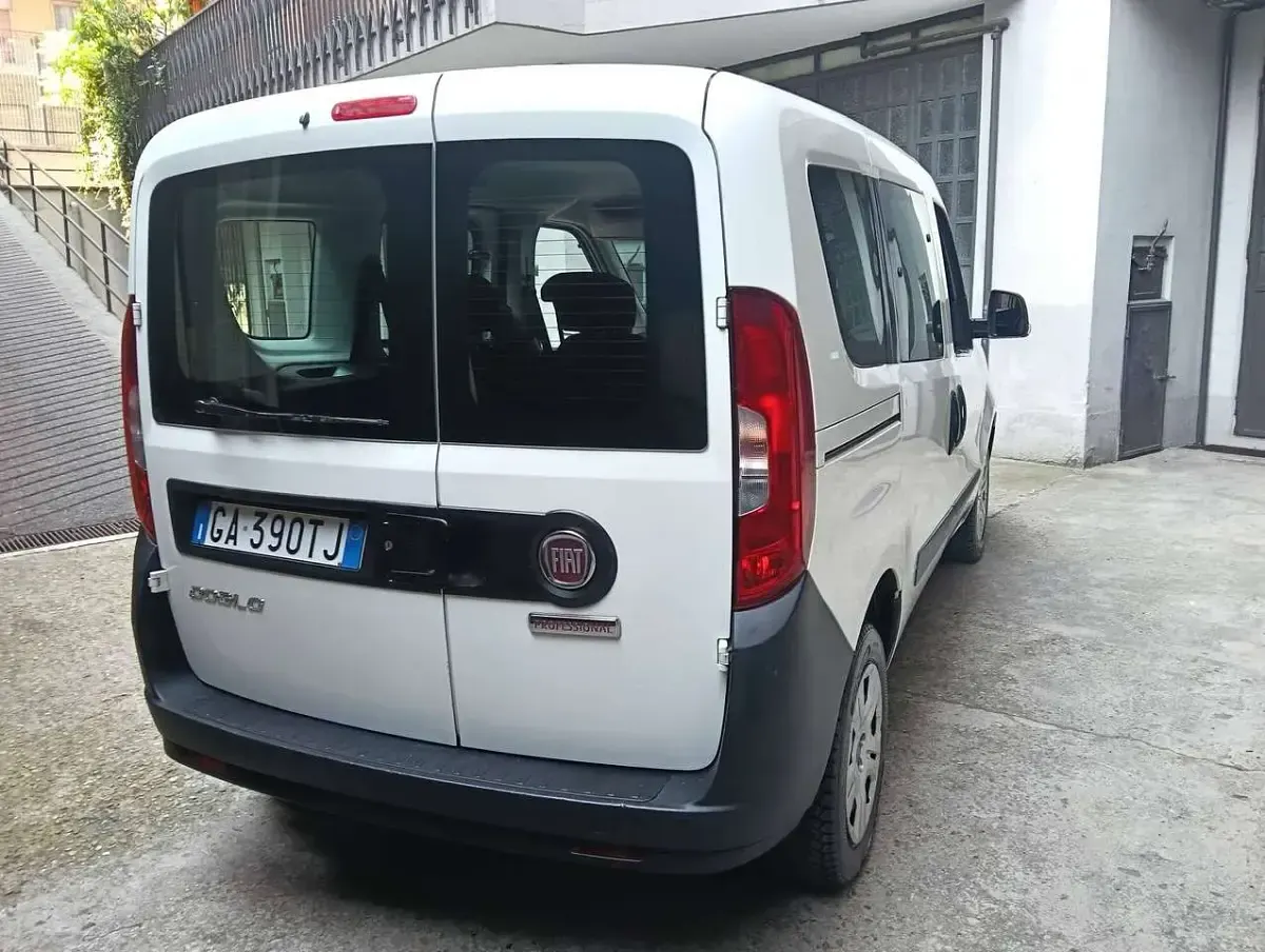 Usata Fiat Doblò Easy 95 CV (69 kW) 2020 Bianco Monovolume