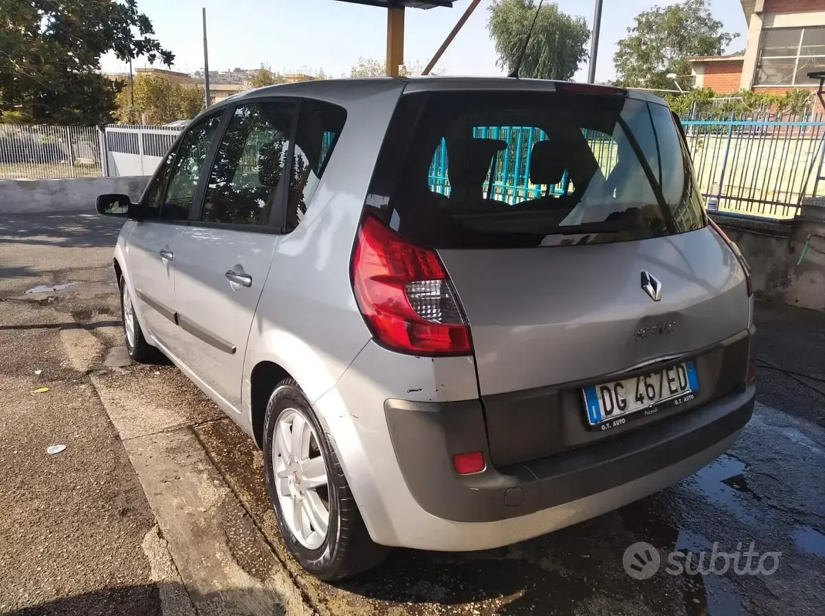 Usata Renault Scénic 100 CV (73 kW) 2005 Grigio Monovolume