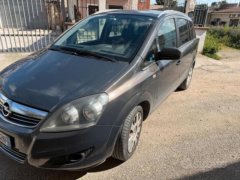 Usata Opel Zafira 150 CV (110 kW) 2012 Grigio Monovolume