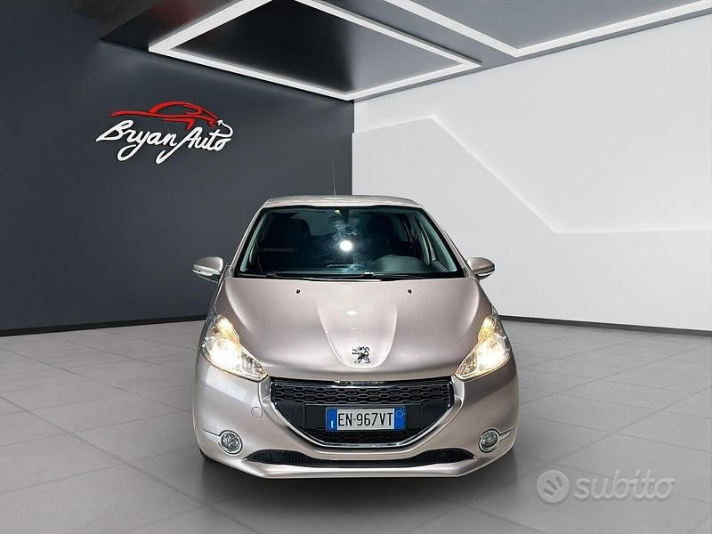 Usata Peugeot 208 Active 82 CV (60 kW) 2013 Viola Utilitaria