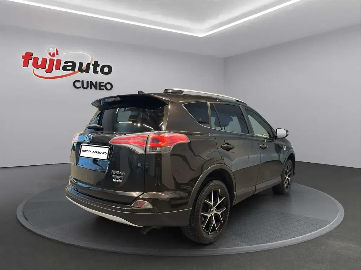 Usata Toyota RAV4 Hybrid Style 197 CV (144 kW) 2017 Dark brown met SUV